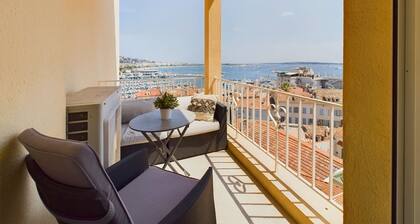 Appartement avec balcon et vue sur mer panoramique