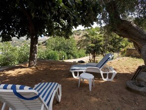 Property grounds - Villa fully equipped, air conditioned, with 2Kms of Ile Rousse, sea and mountain views (Santa-Reparata-Di-Balagna)