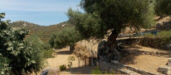 Villa fully equipped, air conditioned, with 2Kms of Ile Rousse, sea and mountain views