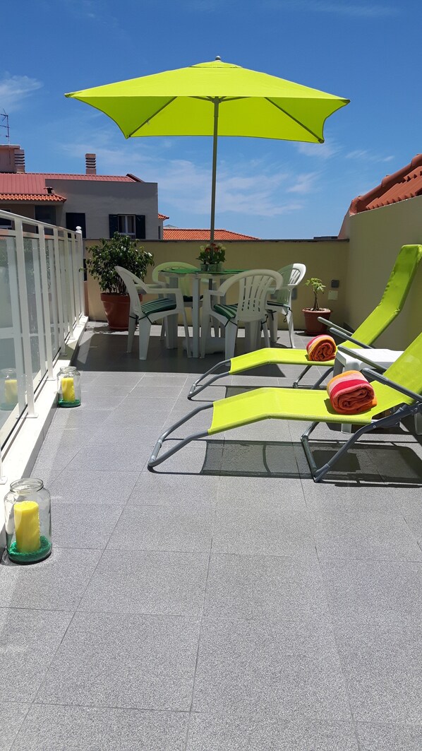 Outdoor dining - House T1 + 1 FUNCHAL CENTER (Funchal)