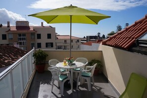 Outdoor dining - House T1 + 1 FUNCHAL CENTER (Funchal)