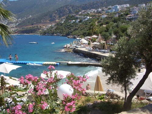 Villa climatisée de 4 chambres à salle d’eau attenante et piscine privée à juste 3 minutes de la mer