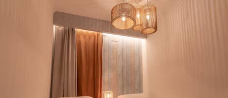 2 bedrooms, in-room safe, iron/ironing board, free WiFi