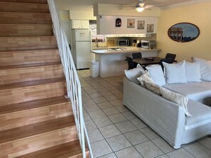 Smart TV, reproductor de DVD, libros, videoteca