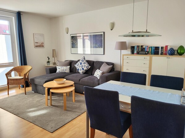 TV - Duhner Düne II apartment 2, WLAN, terrace, close to the beach and center, non-smoking (Cuxhaven)