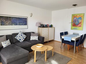 TV - Duhner Düne II apartment 2, WLAN, terrace, close to the beach and center, non-smoking (Cuxhaven)