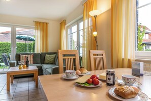 Dining - Harmonious and cozy: The tastefully furnished detached house of c (Carolinensiel)