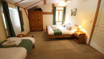 5 habitaciones, tabla de planchar con plancha y wifi gratis