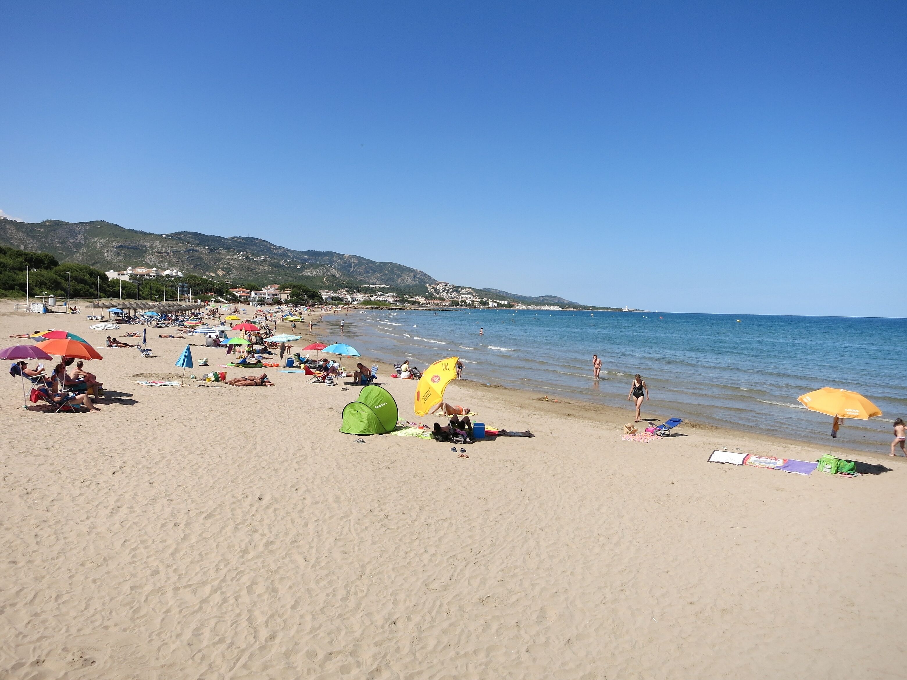 Ubicación a pie de playa y tumbonas