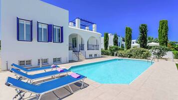 Villa (3 Bedrooms) | Front of property