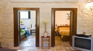 4 bedrooms, iron/ironing board, WiFi, bed sheets