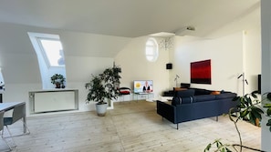 Fernseher, Kamin, DVD-Player, Stereoanlage