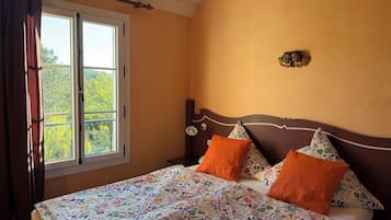 2 chambres, fer et planche à repasser, Wi-Fi gratuit, draps fournis