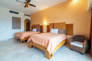 4 bedrooms, desk, free WiFi, bed sheets