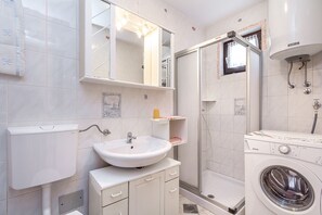Shower, towels