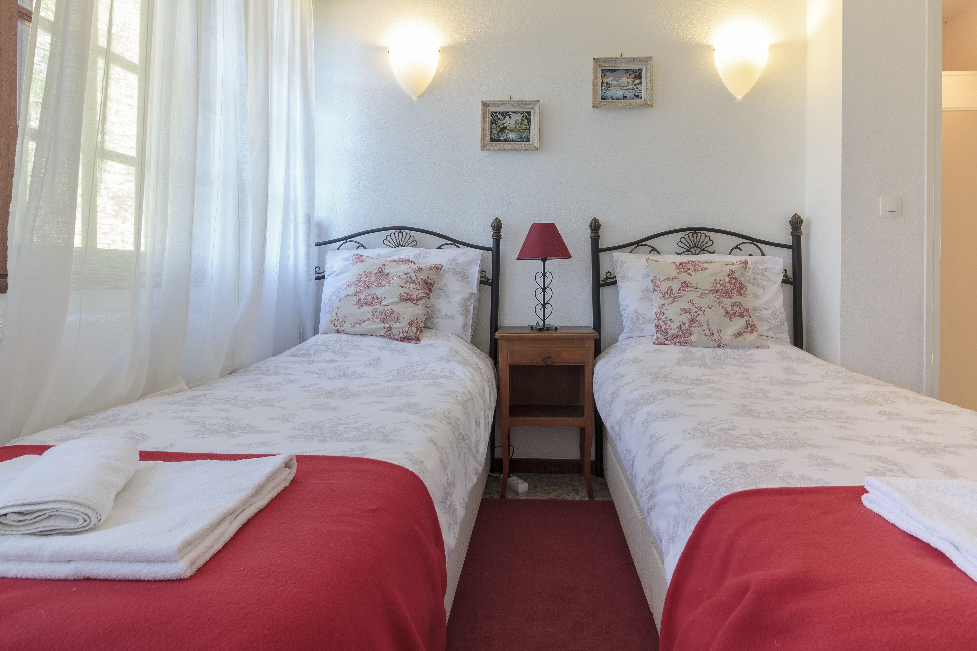 Large 18th Century Farmhouse With Pool And Large Garden