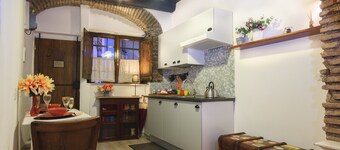 Trastevere, small study to be the best in a fantastic location