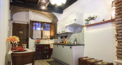 Trastevere, small study to be the best in a fantastic location