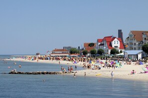 Beach nearby - Directly on the beautiful marina ... (Laboe)