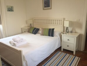 4 soverom, strykejern/-brett, reiseseng for barn og wi-fi (inkludert)