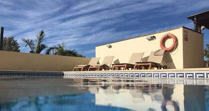 Ylellinen Lajares-huvila, yksinäinen ja tilava, oma lämmitetty uima-allas ja upea puutarha