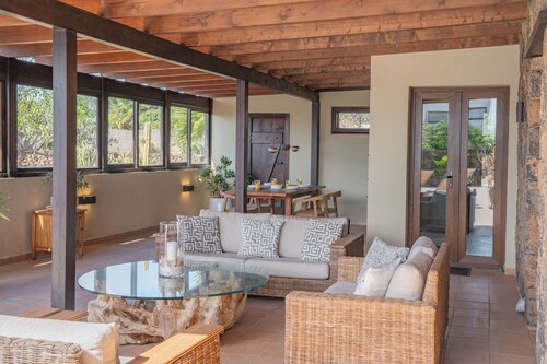 Villa Pangur-Ba´n by Aura Collection