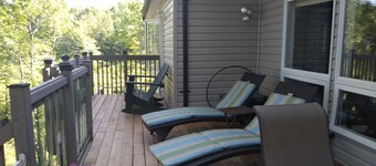 Reduced Price on Large Luxury Cottage on Lake 