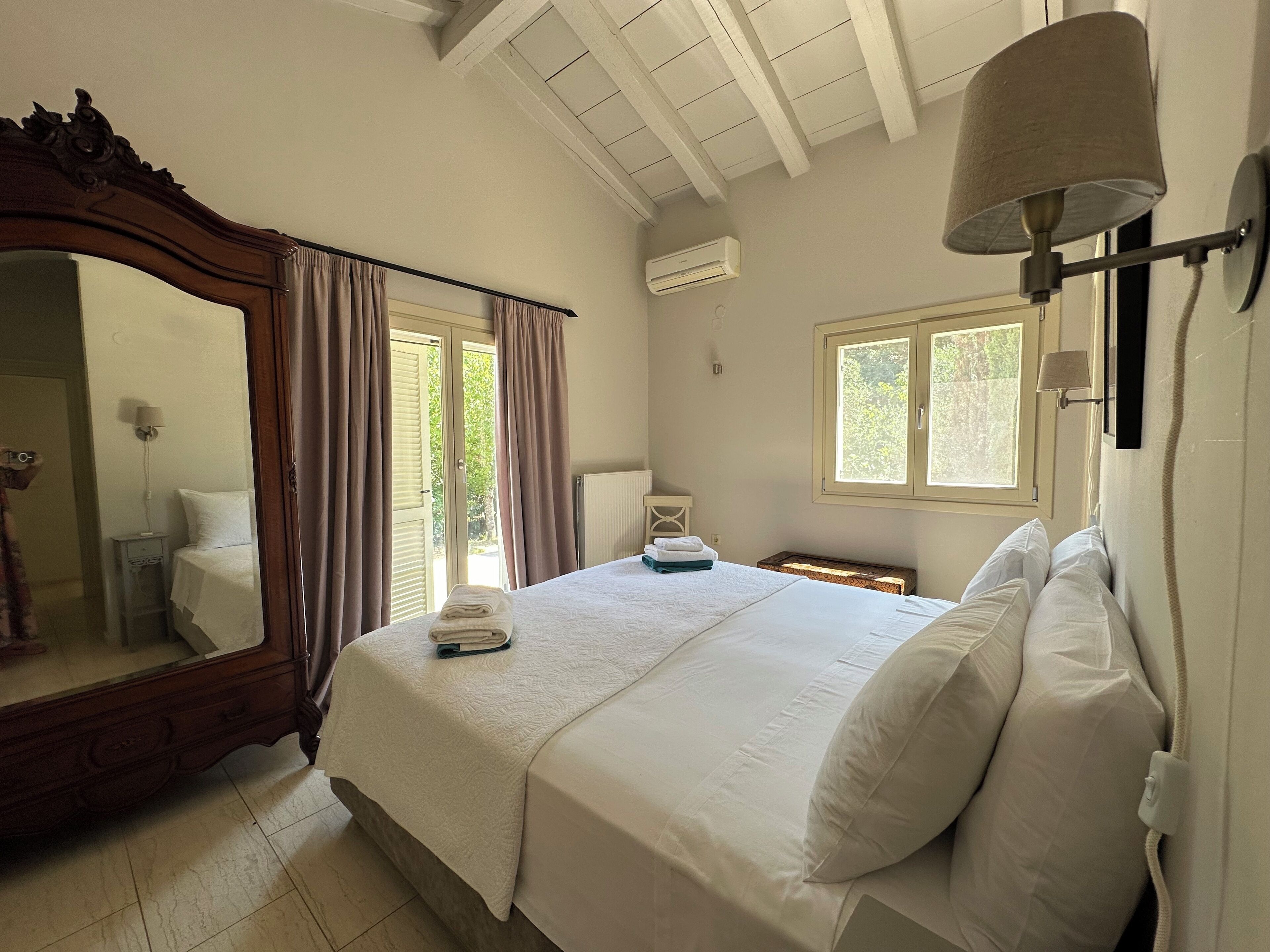 4 bedrooms, iron/ironing board, travel crib, free WiFi