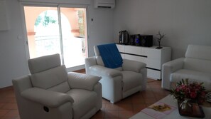 Télévision, chaîne hi-fi