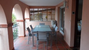 Outdoor dining