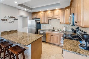 Fridge, microwave, oven, stovetop - WONDERFUL FUN IN THE SURF, SAND & SUN!! (Pensacola)