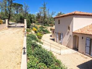 Property grounds - Very Spacious Villa With Stunning Views, Heated Pool and Air Conditionning (Fayence)