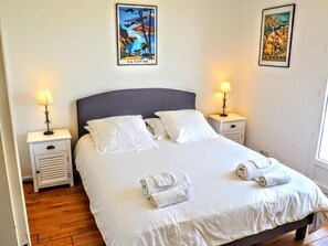 5 chambres, fer et planche à repasser, Wi-Fi, draps fournis