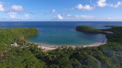 Half Moon Villa :- A beautiful villa with a large pool & garden, ocean views.