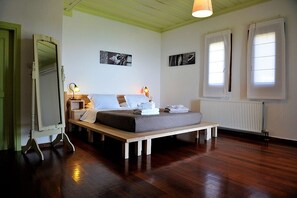 3 bedrooms, iron/ironing board, cribs/infant beds, WiFi
