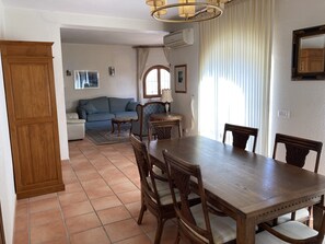 Dining - Spacious summer house with 3 bedrooms; 6 beds, private pool, wifi, sea and mountain view (Cautivador)