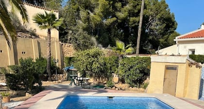 Spacious summer house with 3 bedrooms; 6 beds, private pool, wifi, sea and mountain view