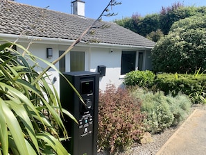 Exterior detail - Cottage With Fabulous Views, Garden, Deck, Private Off Road Parking & EV Charger (Mousehole)