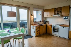 Frigorífic, forn, placa de cuina i rentaplats 