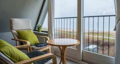 Cottage in the first row - 20 m to the beautiful beach