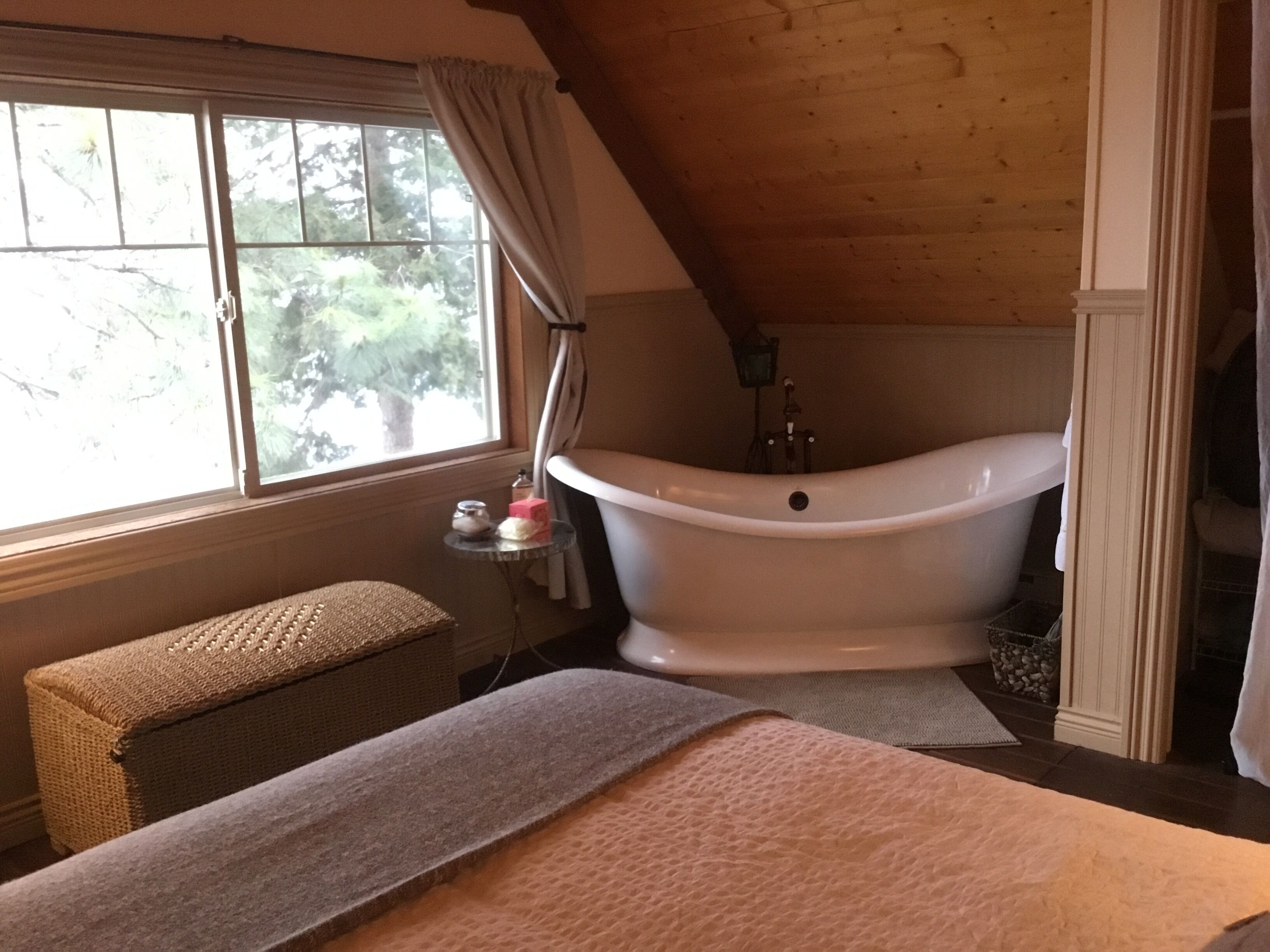 Gorgeous Lakefront Cottage