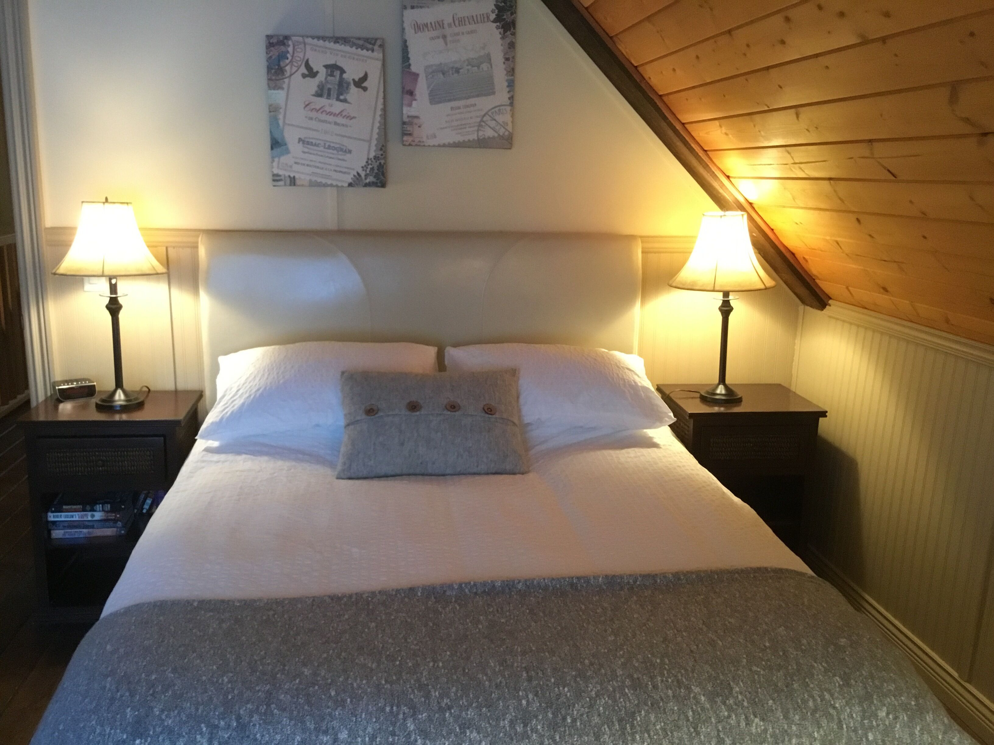 Gorgeous Lakefront Cottage