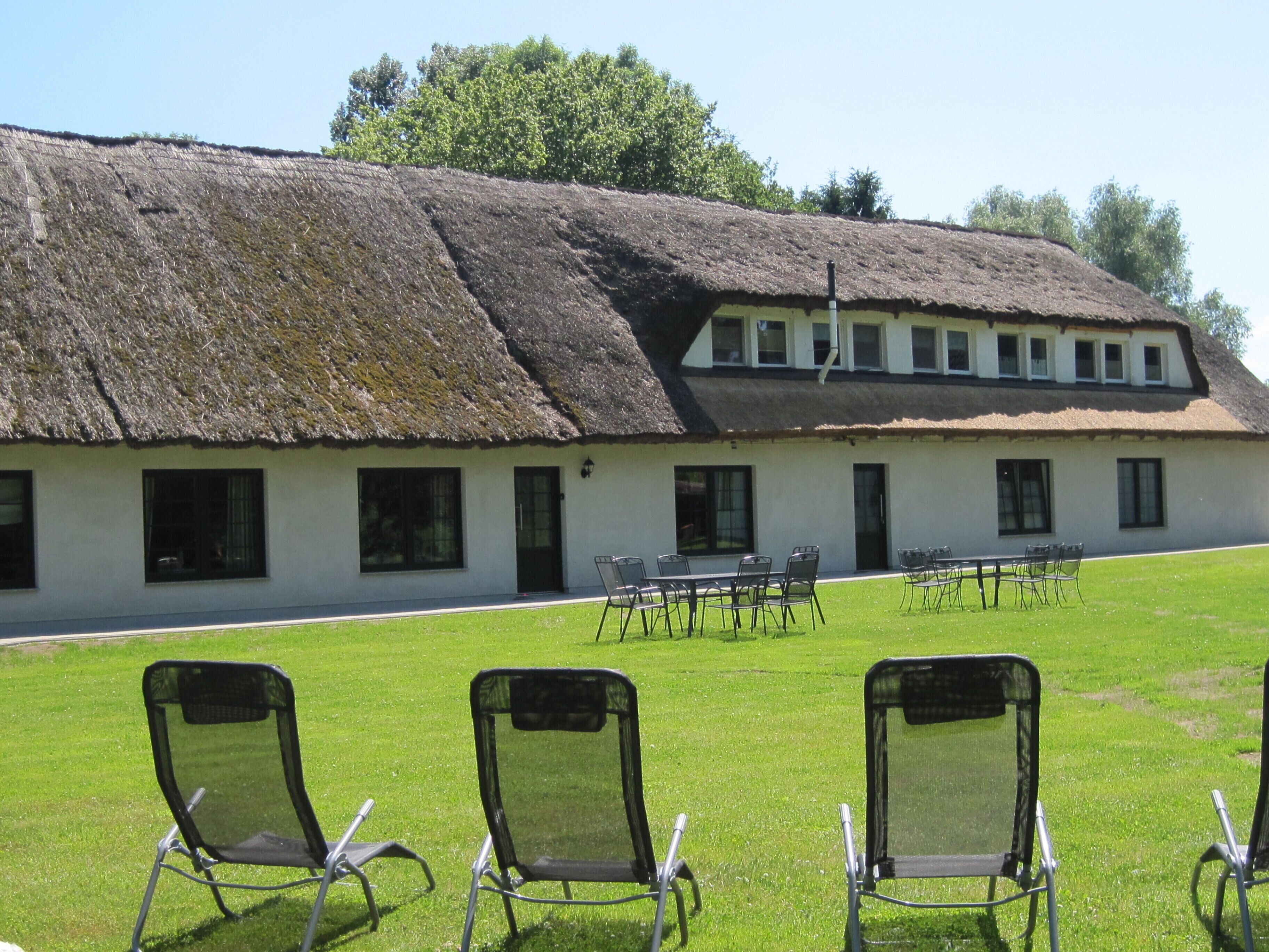 المنطقة المحيطة بالمنشأة