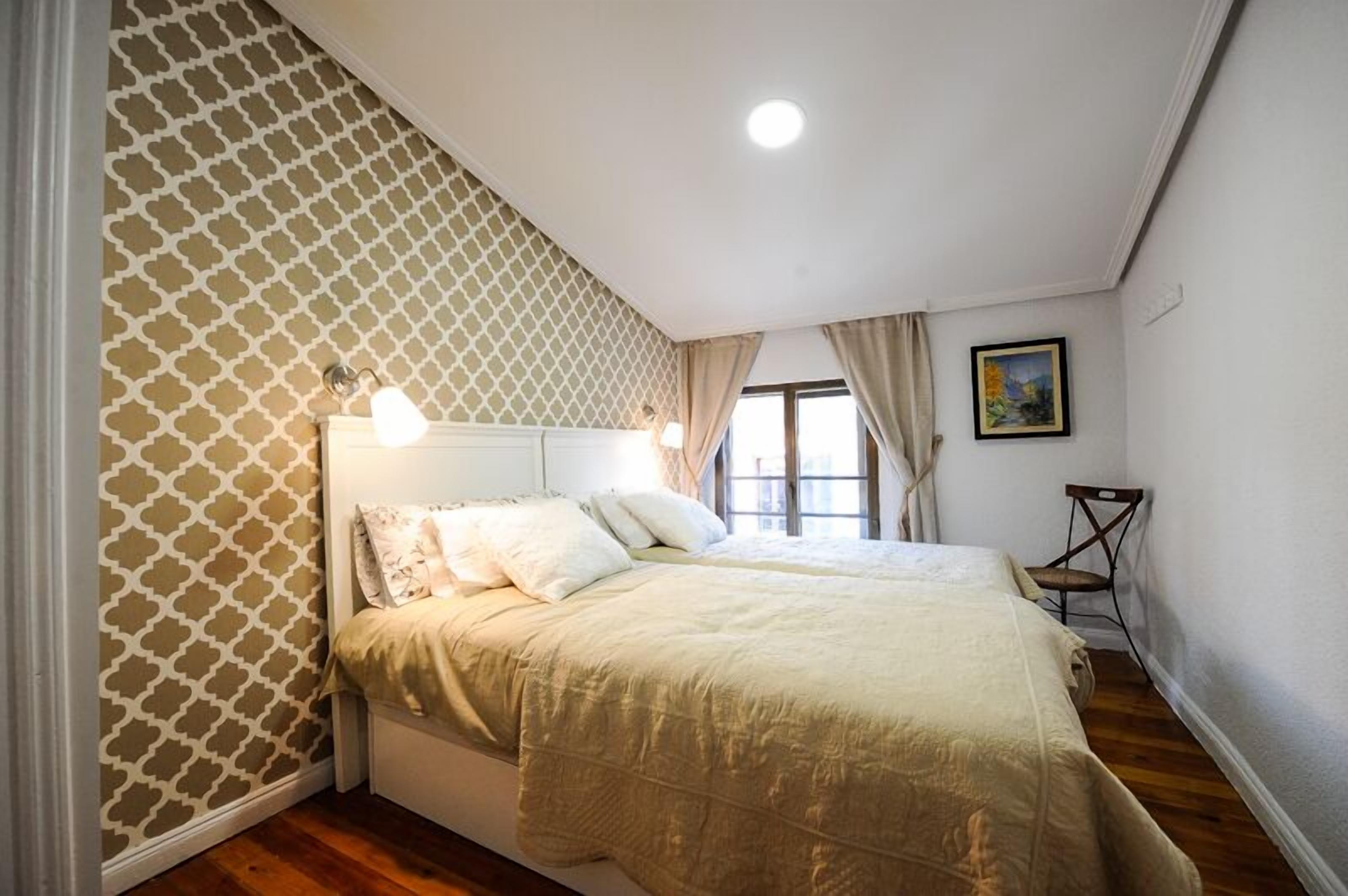 One minute from Plaza Castillo