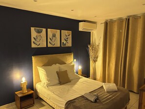4 bedrooms, iron/ironing board, travel crib, free WiFi - Villa Bonifacio with swimming pool (Bonifacio)