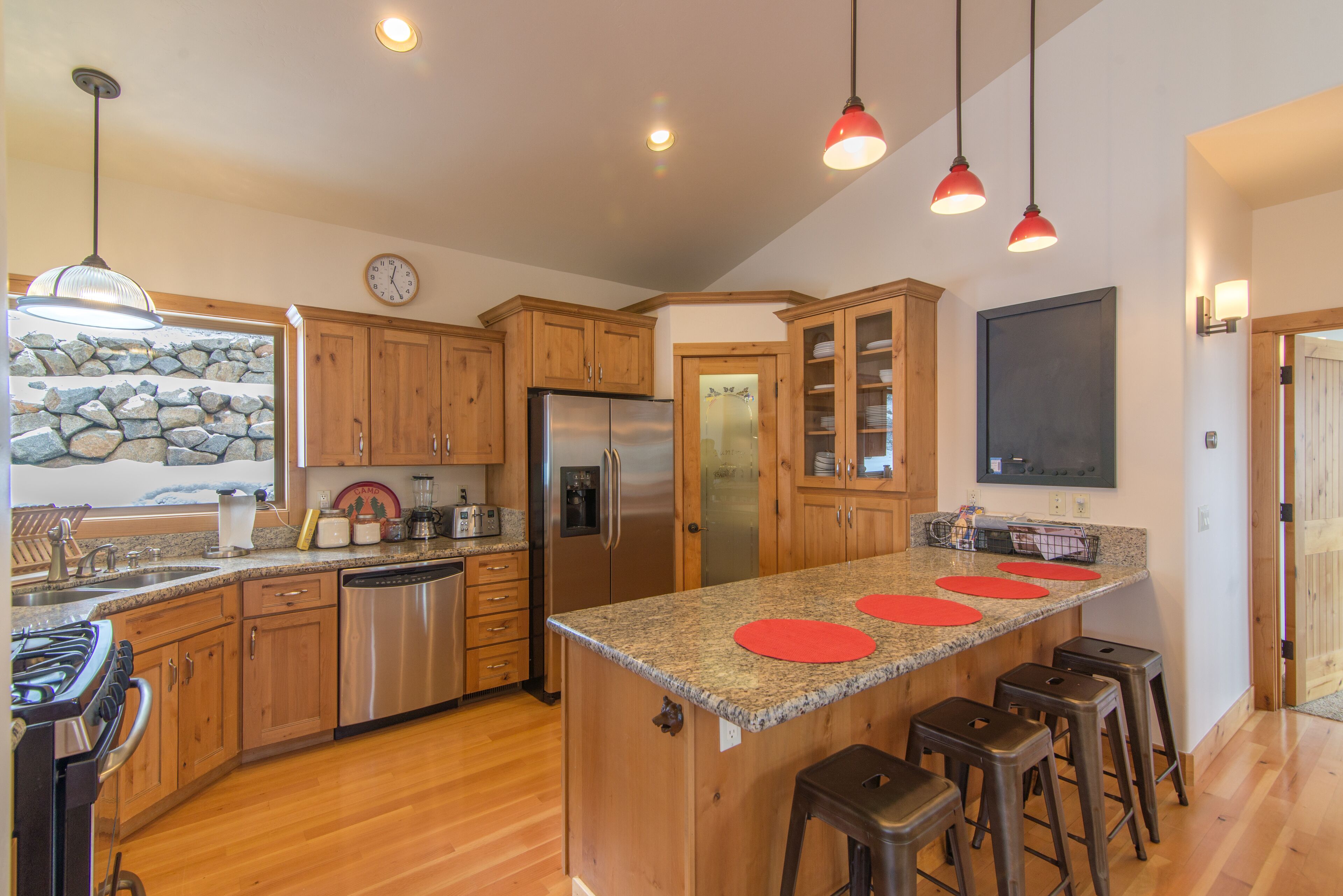 Shangri-Lodge: Perfect For Two Families; Walking Distance To TD Downhill Ski