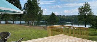 Private Lake House sur 16 acres boisés, 80 + lac lac, 55 pieds de profondeur!