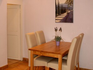 Dining - Apartment Lindauer Löwe- Charming, close to the lake & central in a historic building (Lindau)