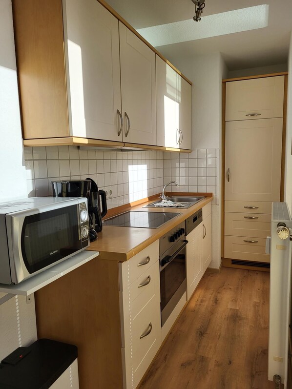 Køleskab, mikrobølgeovn, ovn, opvaskemaskine