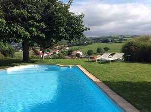 Outdoor pool, a heated pool - Studio beautiful view of the Pyrenees  (Souraïde)